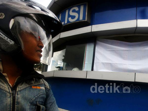 Kondisi Pospol Senayan yang Dirusak Orang