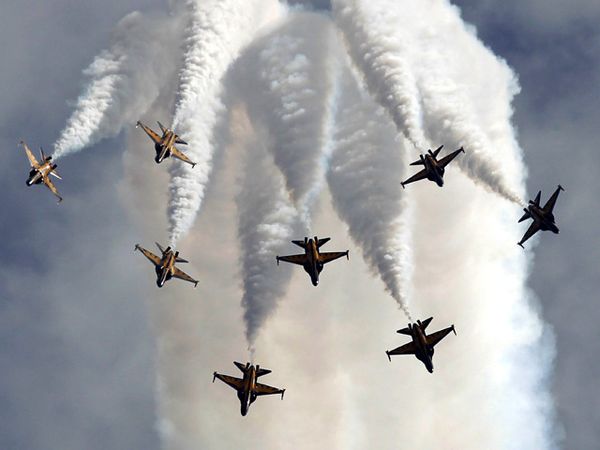 Jet Black Eagles Korsel Menari di Langit Singapura