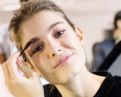 4 Kesalahan yang Sering Dilakukan Wanita Saat Pakai Eyeliner