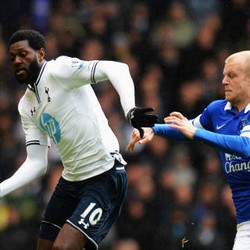 Gol Adebayor Menangkan Spurs Atas Everton