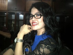 Wow! Caleg Seksi PKPI Bagikan 10.000 Bra untuk Kampanye