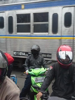 Deg-deg Plas! Tiap Kali Melihat Perlintasan Pasar Minggu Ini