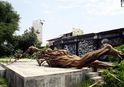 Ada Protes dari Penelepon Misterius, Patung Manusia Akar di Yogya Dicopot