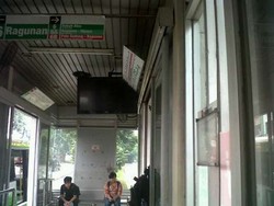 Ada Televisi Nangkring di Halte TransJ, Buat Apa Sih?