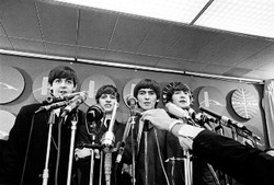 Dinding Bertanda Tangan Personel The Beatles Dilelang