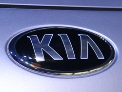 Ada 2 Logo KIA, yang Betul yang Mana?