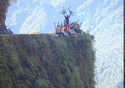 10 Atraksi Wisata yang Bisa Membunuh Anda (1)