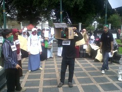 Mahasiswa Yogya Demo: Tolak Caleg Selebriti, Jangan Pilih Caleg Narsis!