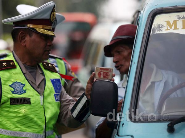 Polisi dan Dishub Razia Kendaraan Umum