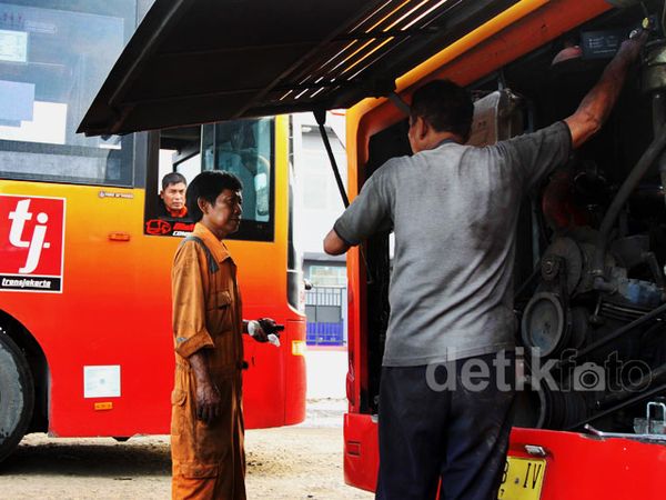 Melongok Perbaikan Bus TransJ