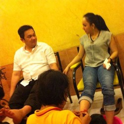 Akrab dengan Regina dan Suami, Farhat: Yang Penting Nggak Tidur Bertiga