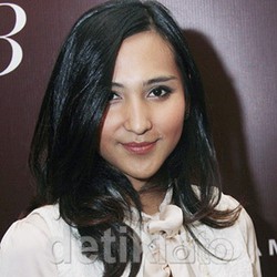 Dena Rachman Masih Mencari Cinta