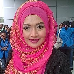 Ini yang Selalu Dibicarakan Eddies Adelia ketika Jenguk Suami di Tahanan