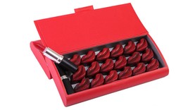 Cokelat Bentuk Bibir dan Lipstik Merah yang Genit Sexy untuk Kado Valentine