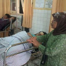 Perempuan Muda Penuh Luka Pingsan di Pinggir Jalan Korban Tabrak Lari