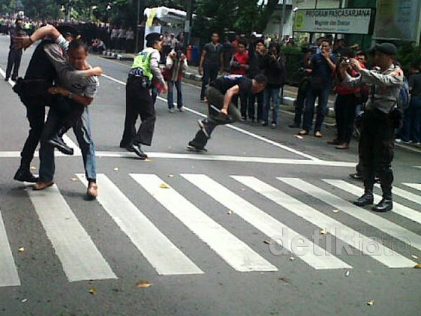 Simulasi Pengamanan Pemilu di Bandung