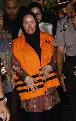 Usai Diperiksa KPK, Siti Halimah Bungkam Soal Harta-harta Atut