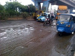 Jalan Underpass Pasar Minggu Arah Lenteng Agung Rusak Parah