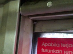 AC Commuter Line Mati, Penumpang Ngamuk karena Jendela Dipaku