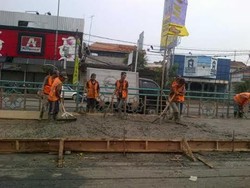 Perbaikan di Jl Abdullah Syafei Tebet, Lalin Macet 5 Km