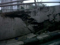 Hati-hati! Dinding Flyover Jati Baru, Tanah Abang Retak
