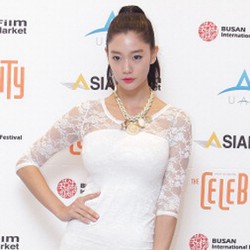 Clara, Aktris Korea Seksi Penuh Kontroversi