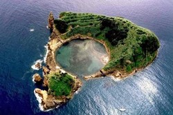 Aneh Tapi Nyata, Ada Danau di Tengah Samudera!