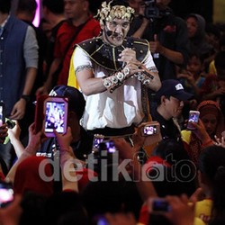 Cerita Caisar Berangkatkan Orangtua Umroh