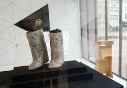 Sepatu Boot Termahal di Dunia Seharga Rp 40 M, Apa Istimewanya?