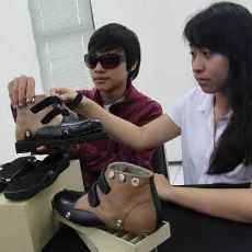 Safety Slipper, Sepatu Bagi Tunanetra yang Diciptakan Mahasiswi Ubaya