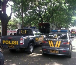 Kabar Hoax PKL Demo, Polisi Satpol PP Tetap Siaga di Alun-alun