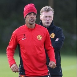 Moyes Bantah Rumor Ferdinand Akan Pensiun