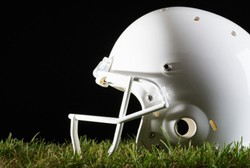 Untuk Lindungi Otak, Pesepakbola Disarankan Pakai Helm Saat Tanding