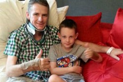 Meski Diprediksi Lumpuh Usai Kecelakaan Parah, Pria Ini Bisa Jalan Lagi