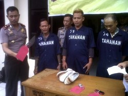 Tagih Ayam Aduan Pakai Senjata Tajam, Tiga Pria Mabuk Ditangkap Polisi