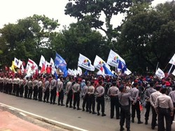 Demo Buruh di Depan MK, Jalan Merdeka Barat Tak Dapat Dilintasi