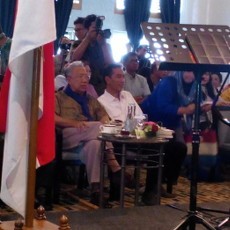 Di Hotel Four Seasons Jokowi Berkokok Seperti Ayam Jago