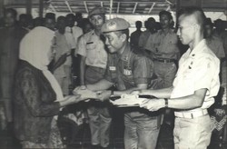 Momen Kenangan Saat KKO AL Kunjungi Keluarga Usman Usai Pemakaman