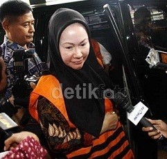 KPK Periksa Atut Sebagai Tersangka Pemerasan Alkes Banten