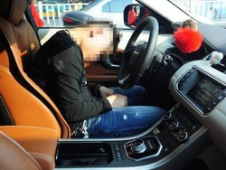 Pria Ini Ditangkap Polisi Karena Tertidur Saat Lampu Merah