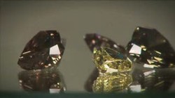 Beli Liontin Berlian Dapat Bonus Gelar Bangsawan Inggris