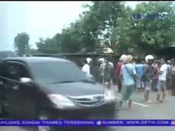 Supir Ugal-ugalan, Bus Terguling di Tengah Jalan