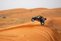 Cuma di UEA, Balap Mobil di Padang Pasir!