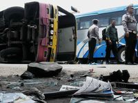 Bus Terguling di Jalur Pantura Pasuruan
