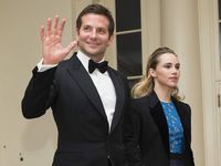 Bradley Cooper dan Suki Waterhouse Mesra di Gedung Putih