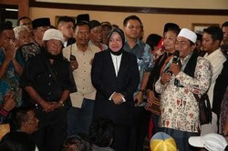 Warga Dukung Langkah Risma Tak Mundur dari Wali Kota Surabaya