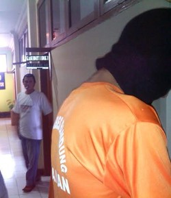 Panik Digerebek Polisi, Warga Libya di Bandung Telan Ganja