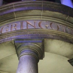 Ini Dia 5 Penyihir Lulusan Hogwarts Paling Kaya Raya