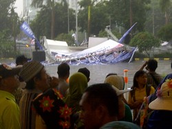 Begini Berantakannya Tenda Peserta Capres PD yang Tersapu Hujan dan Angin