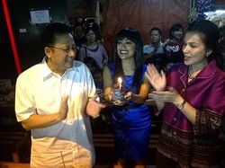 Ulang Tahun, Irman Gusman Dapat Kejutan dari Jupe